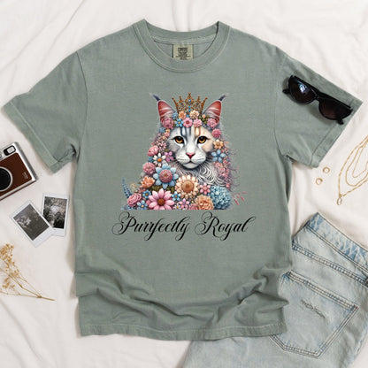 Purrfectly Royal Coon Cat Light T-shirt